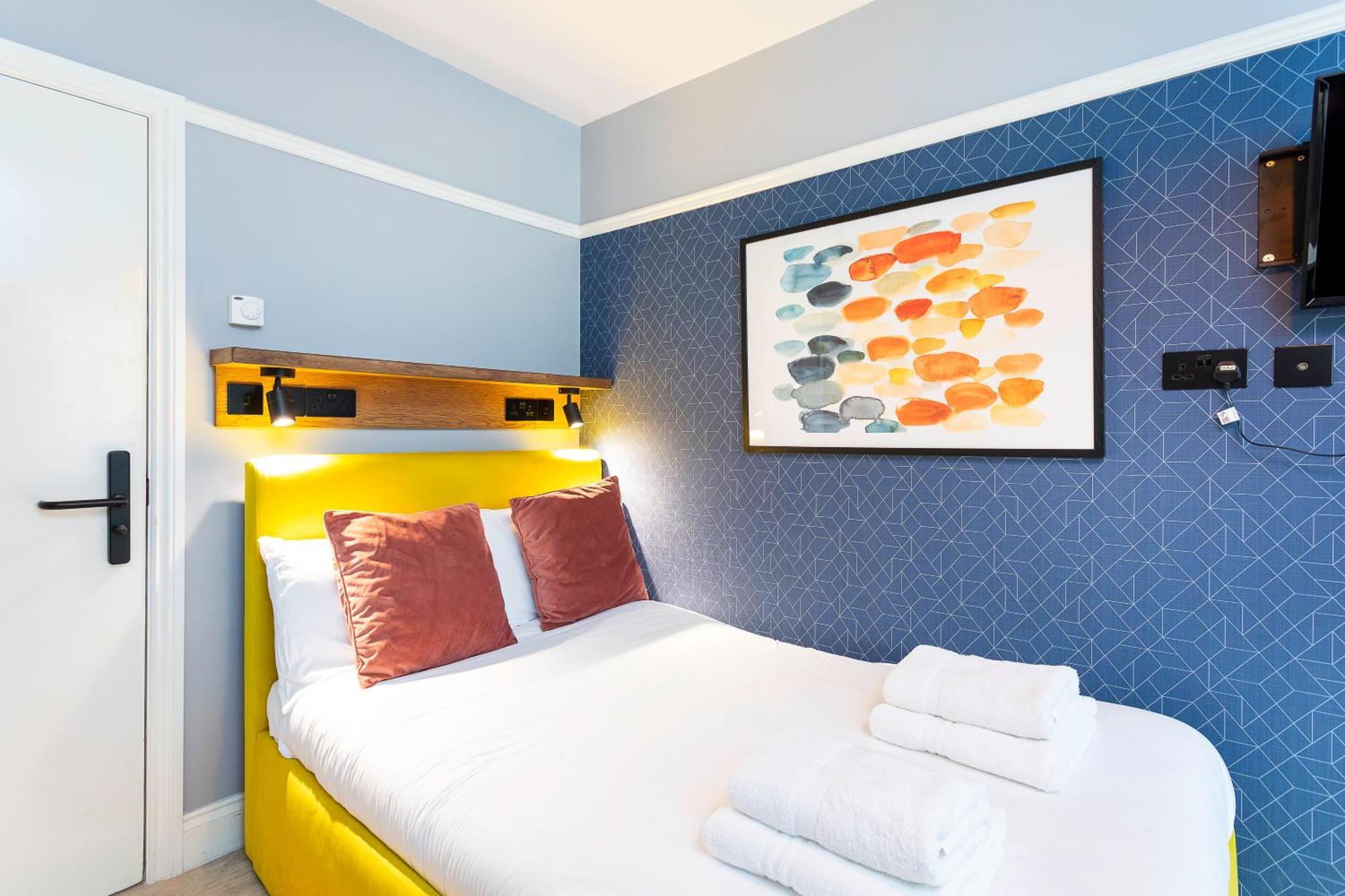 Bob W Earl's Court - Warwick Road 3* London